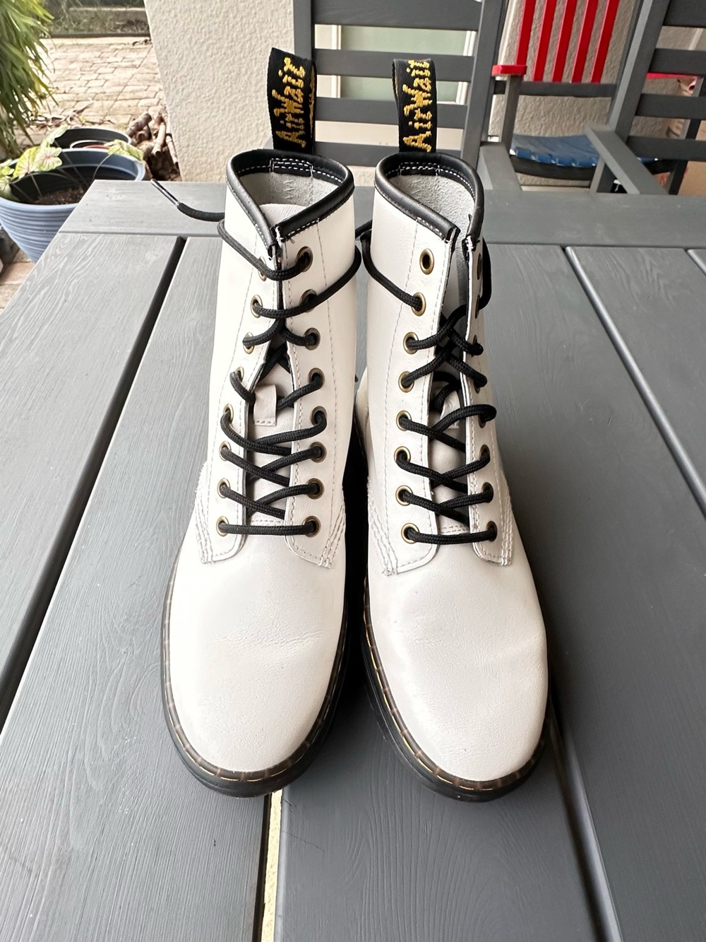 Dr. Doc Martens Zavala Unisex White Smooth Leather Eye Boots Size W  7  M 6
